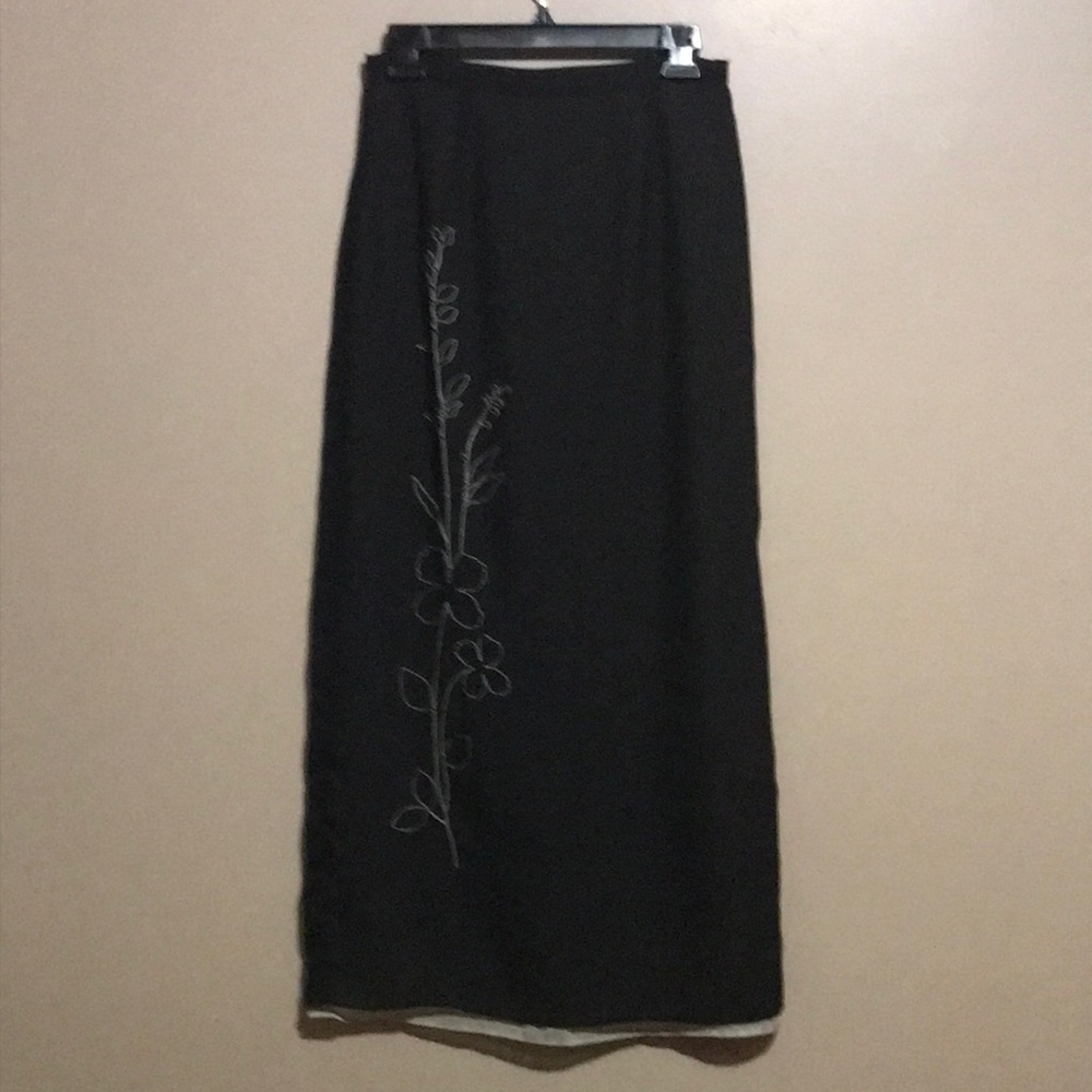 B. Moss Long Straight Black & Cream Floral Skirt size 6